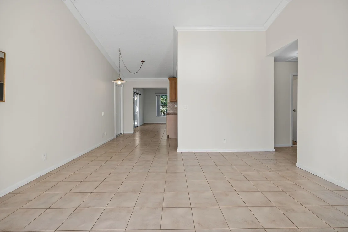 Photo of 130 Lakeside Circle