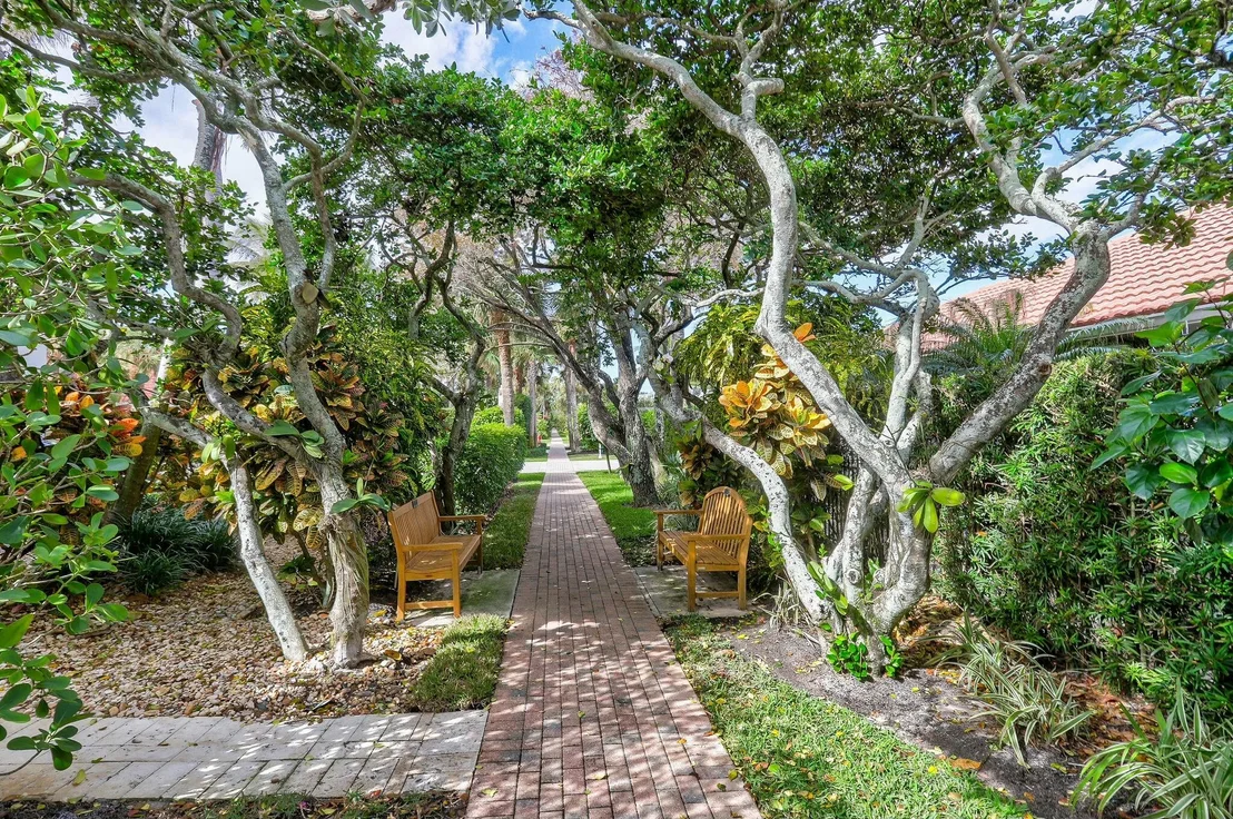Photo of 226 Cove Place