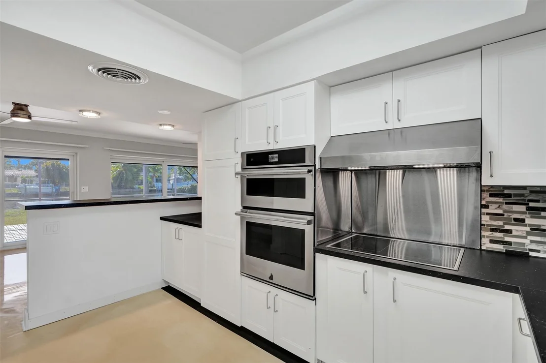 Photo of 850 SE 7th Avenue