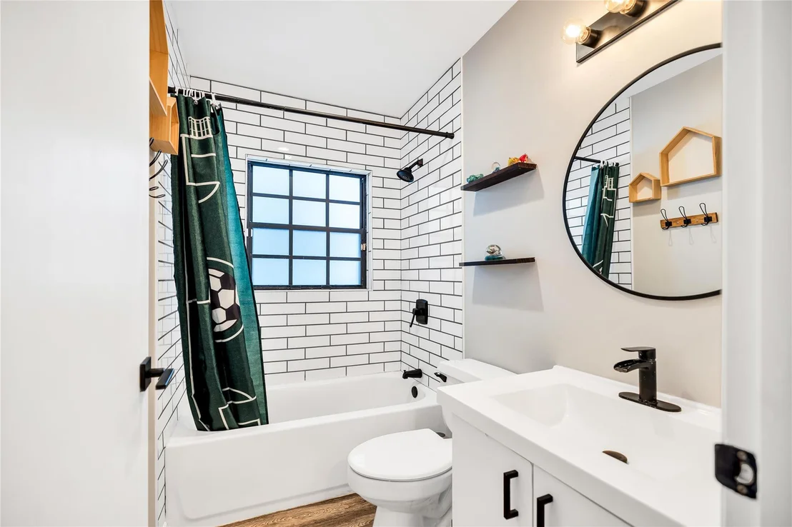 Photo of 5568 American Circle