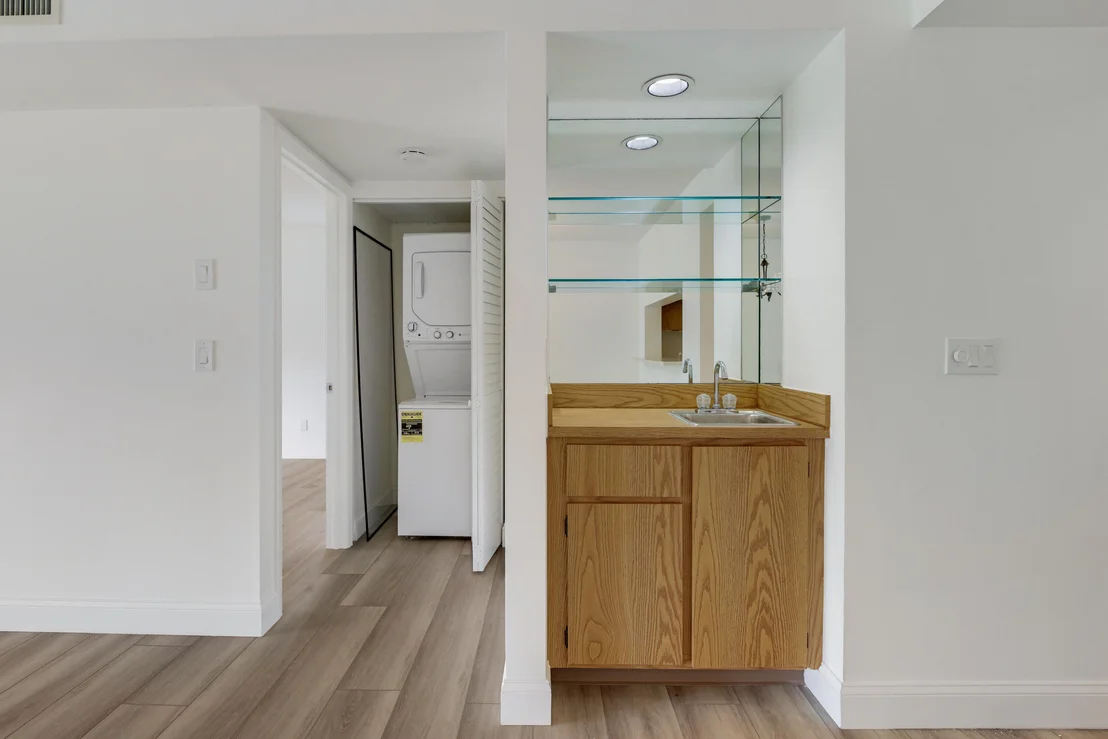 Photo of Unit F at 901 Pinecrest Circle