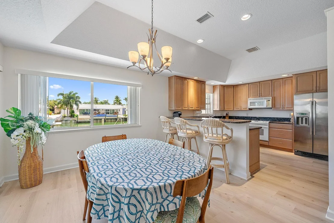 Photo of 925 Dolphin Drive