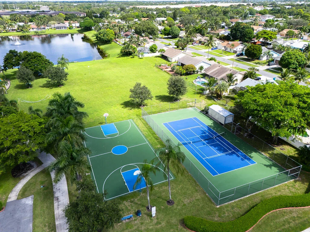 Photo of 841 NW 8th Way