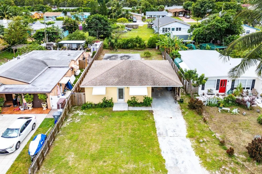 Photo of 1084 James Road