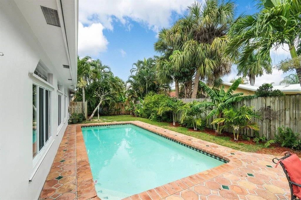 Photo of 827 NW 6th Drive