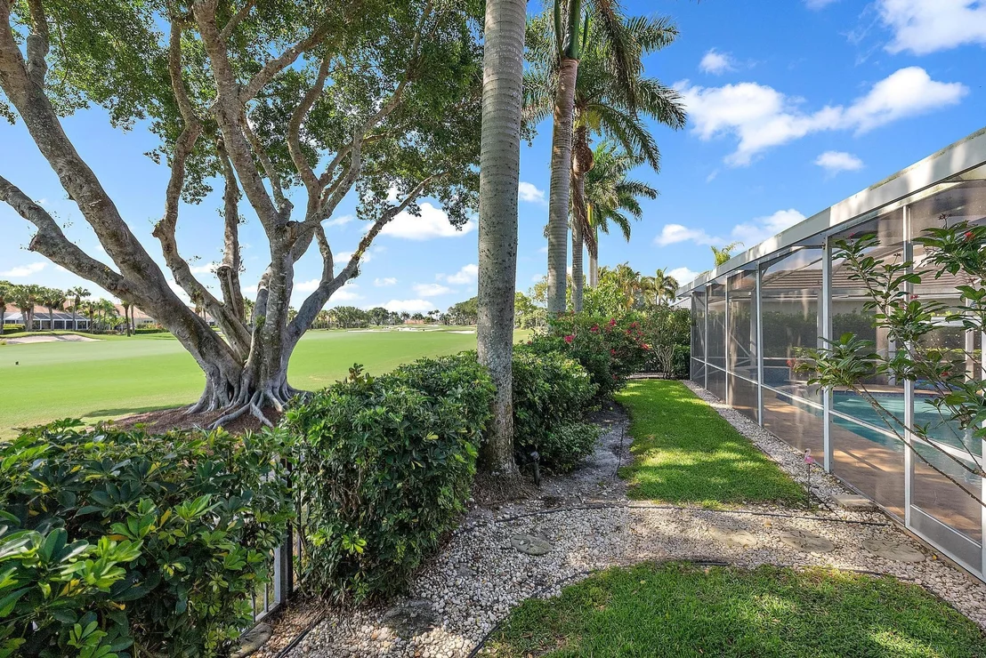 Photo of 8774 Lakes Boulevard