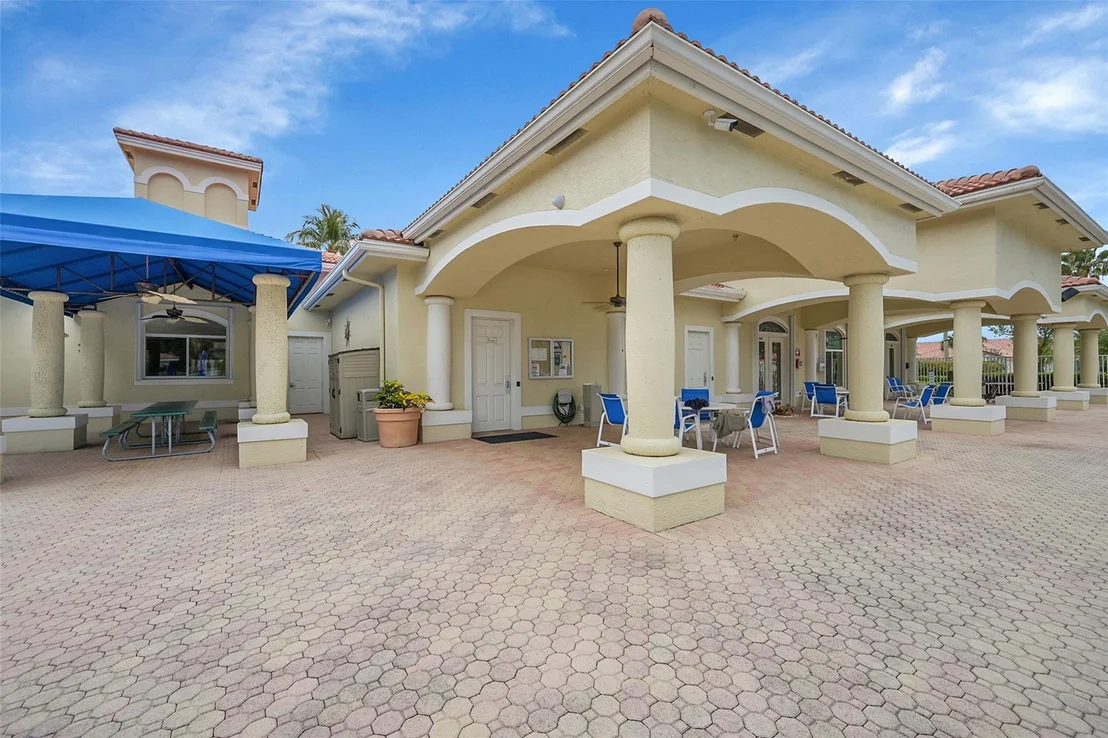 Photo of 6141 Heliconia Road