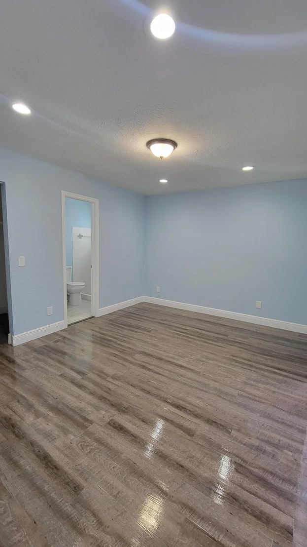 Photo of 1096 Manor Drive