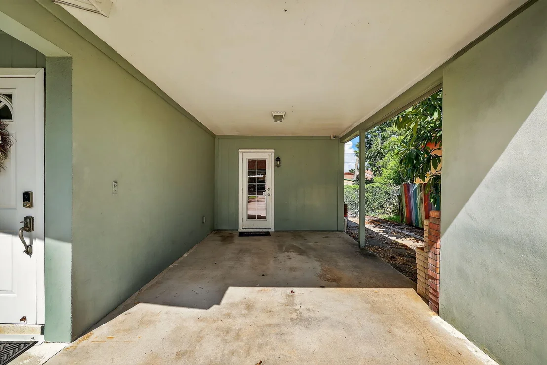 Photo of 262 SE Monterey Avenue