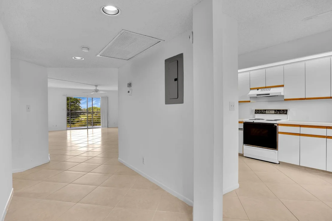 Photo of Unit D4 at 1601 Abaco Drive