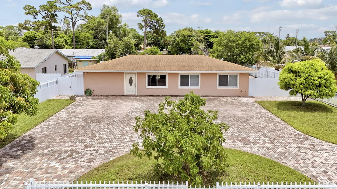 Photo of 2488 Pineway Drive