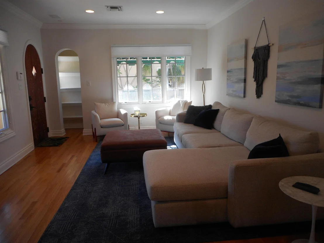 Photo of 830 Biscayne Drive