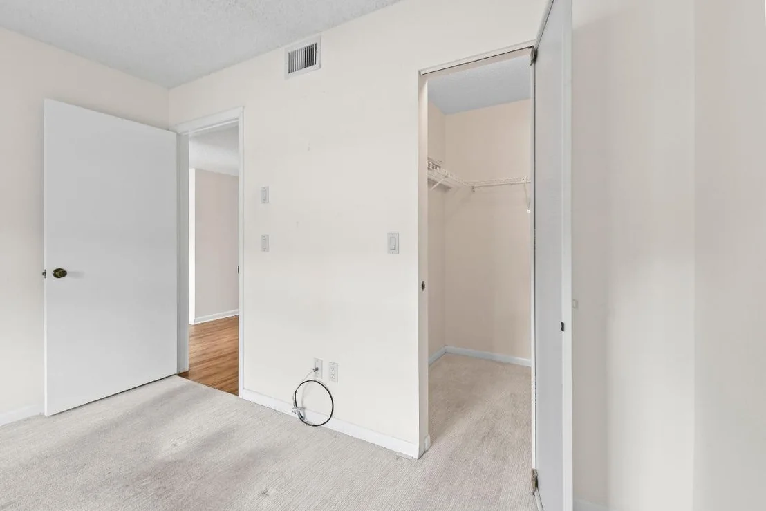 Photo of Unit B at 1001 Pinecrest Circle