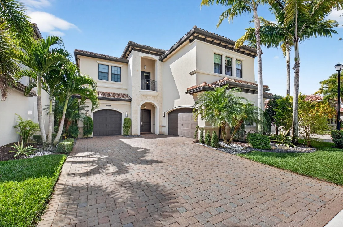Photo of 16921 Pavilion Way