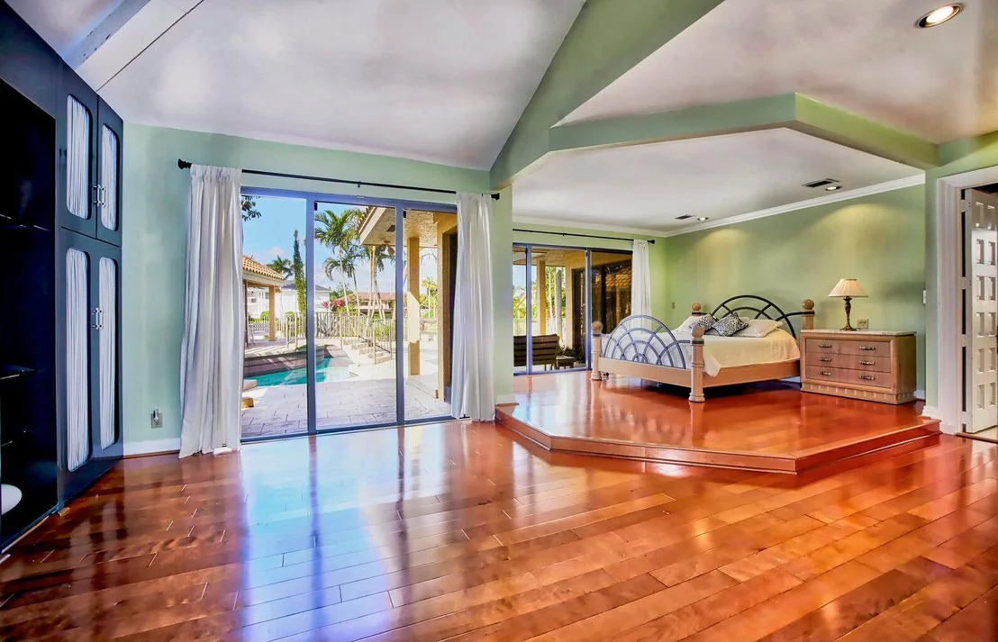 Photo of 21125 Hamlin Drive