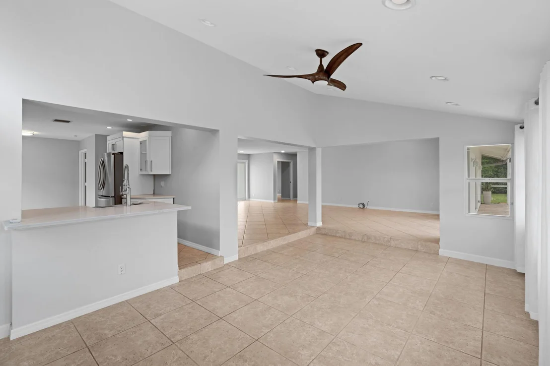 Photo of 925 Foxpointe Circle