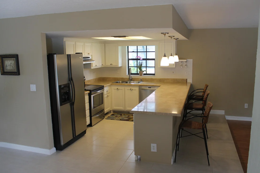 Photo of 945 NW Le Grace Circle