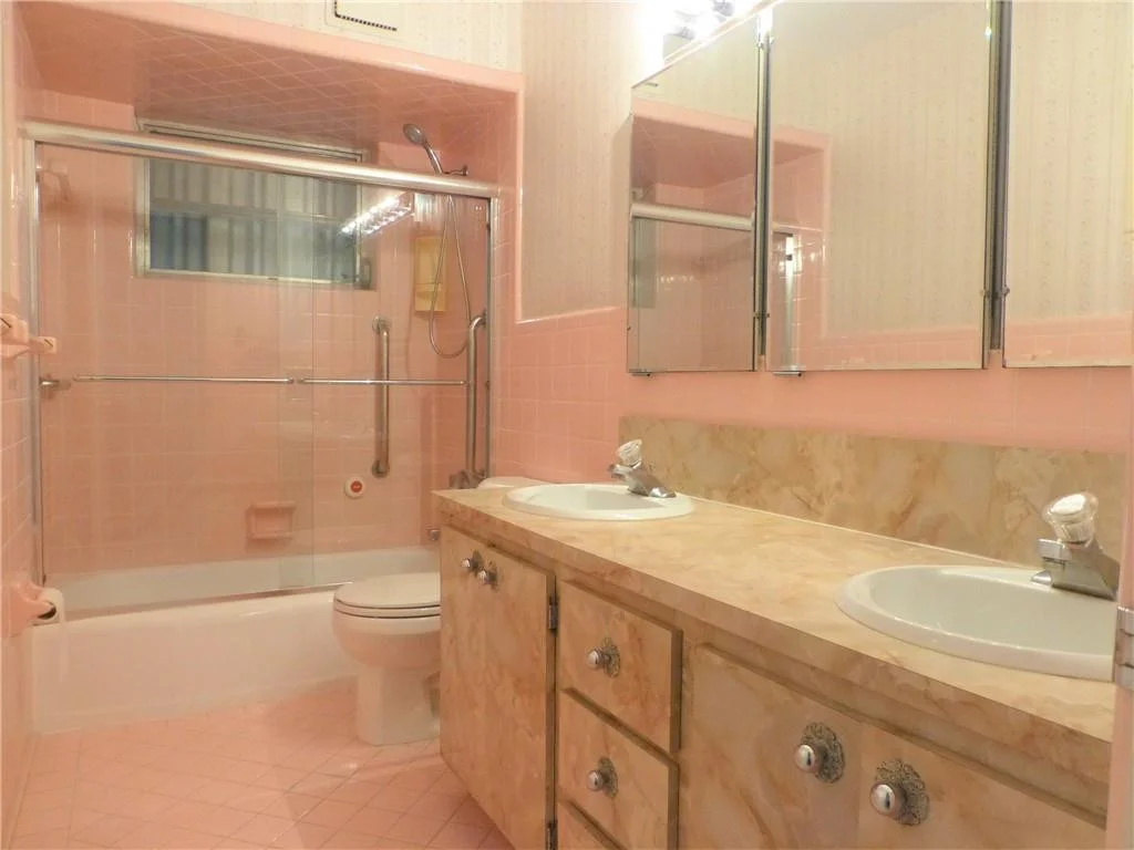 Photo of 533 N Rainbow Drive