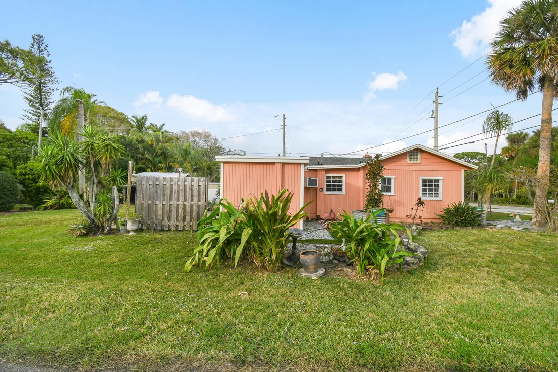 Photo of 302 N Loxahatchee Drive