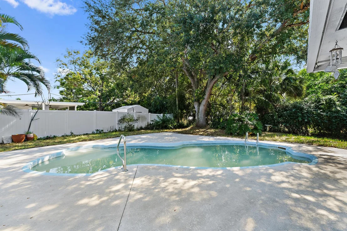 Photo of 404 Highwood Circle