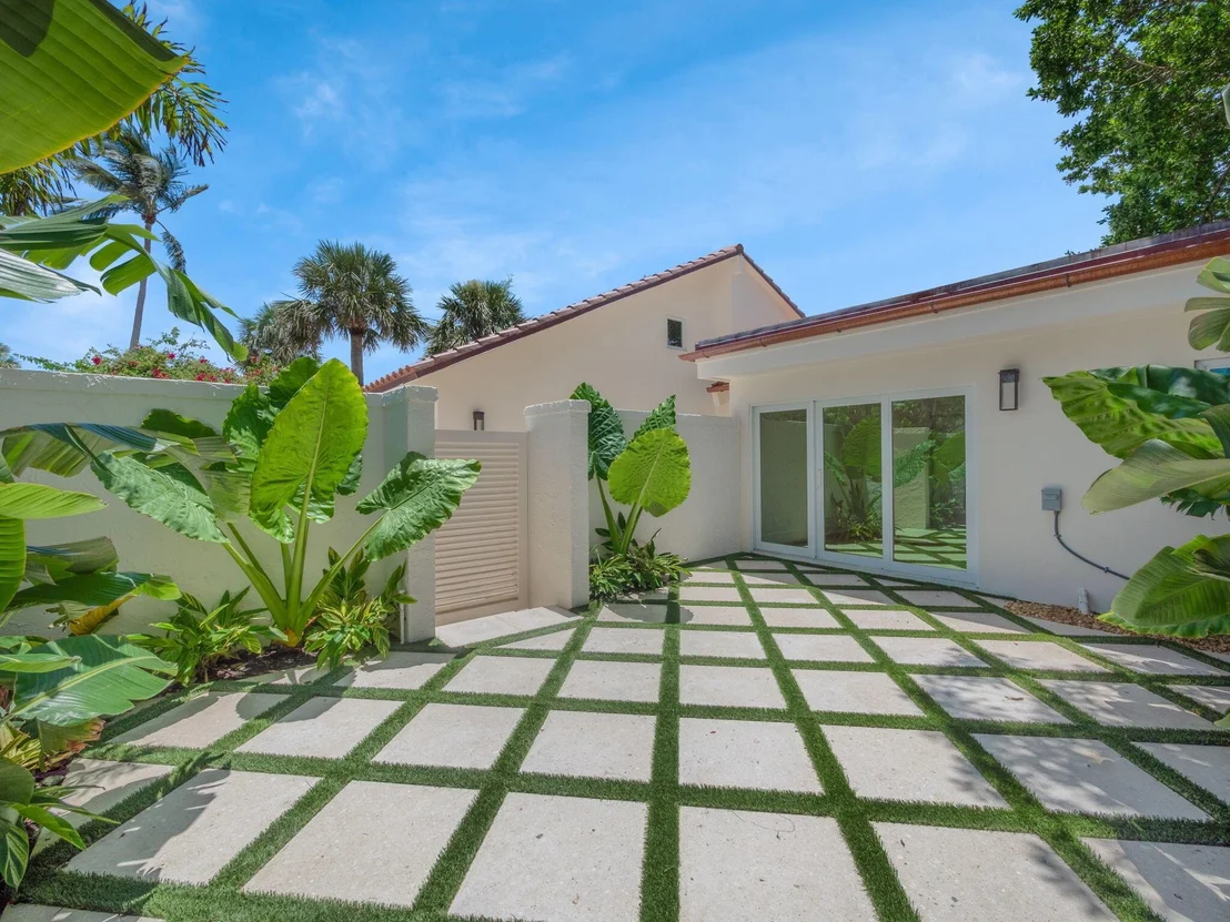 Photo of 105 W Bonefish Circle