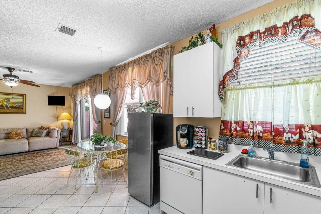 Photo of 7827 Oak Grove Circle
