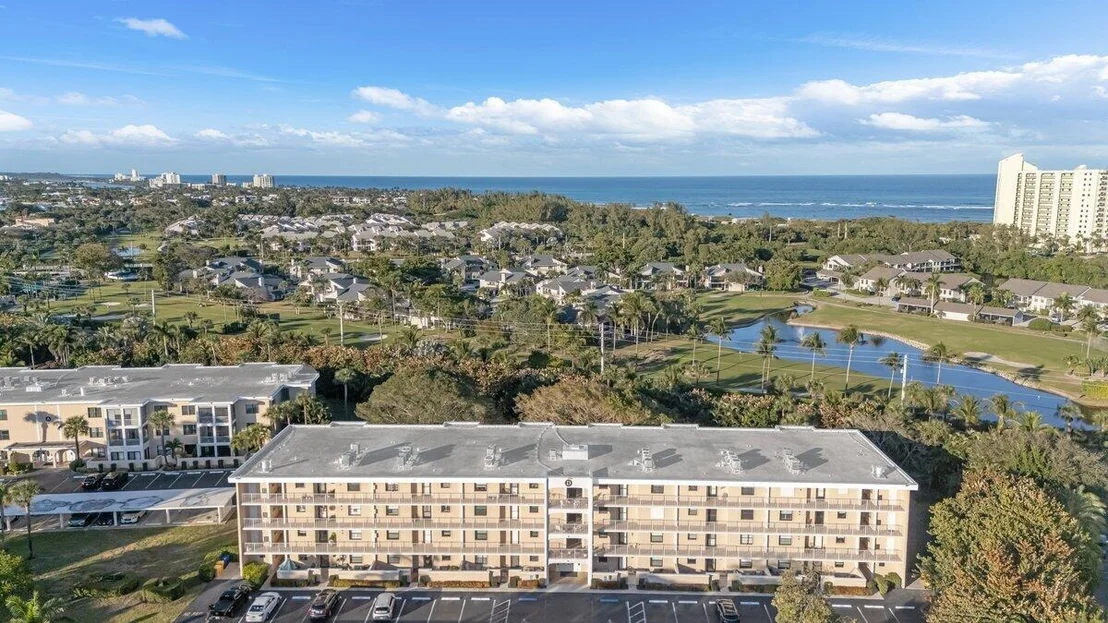 Photo of Unit 105D at 300 N Highway A1a