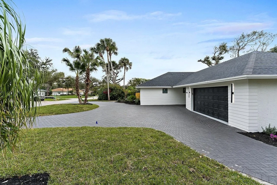 Photo of 706 Flamevine Lane