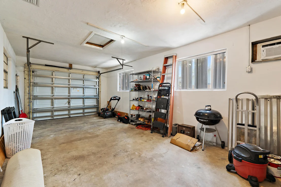 Photo of 815 W Laird Drive