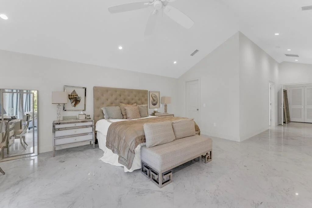 Photo of 355 Oakview Drive