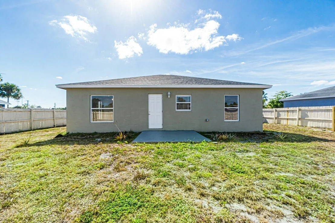 Photo of 929 SE Forrest Park Drive