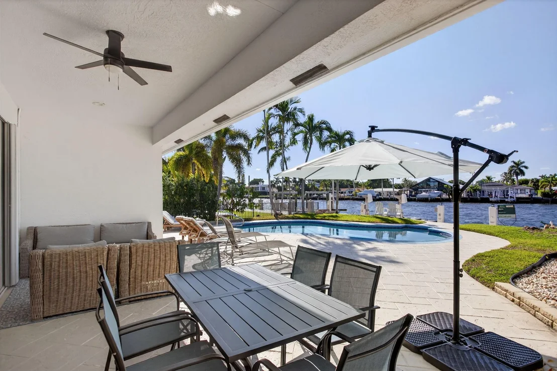 Photo of 513 S Riverside Drive