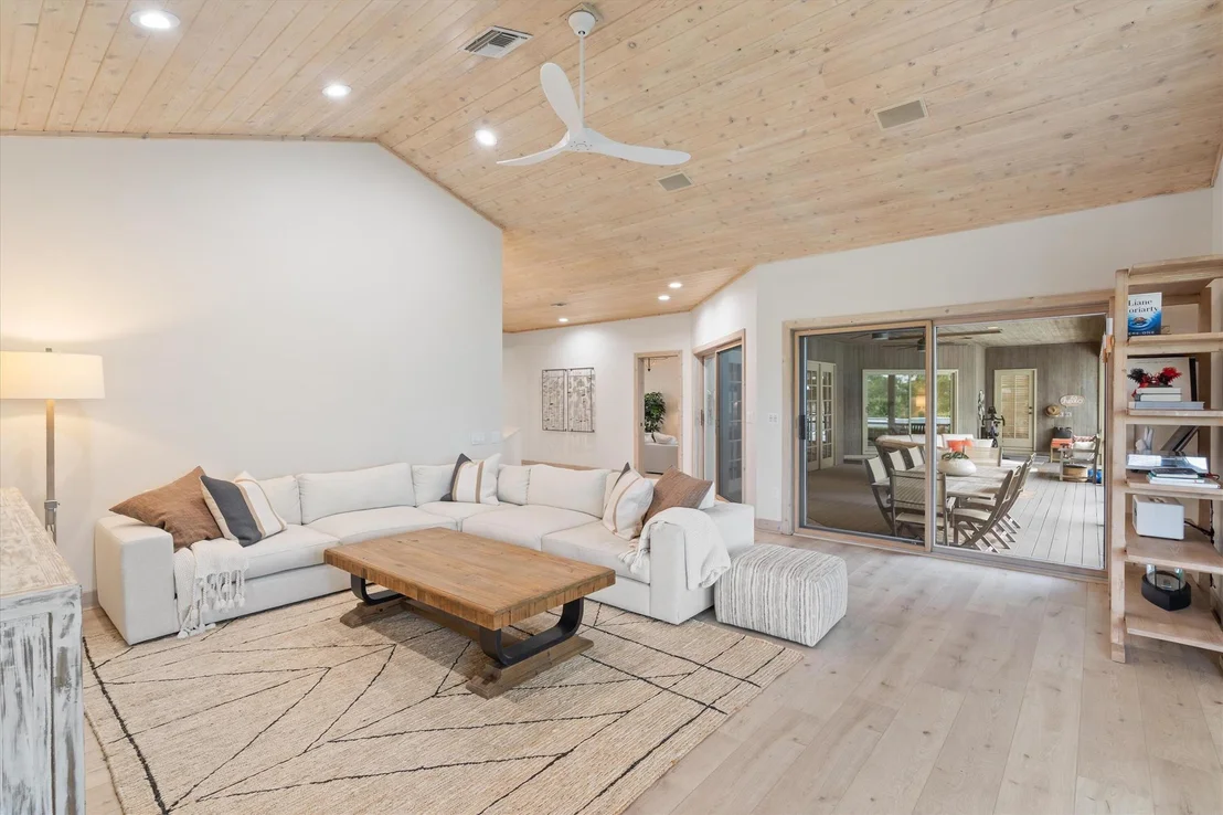 Photo of 121 Turnberry Drive