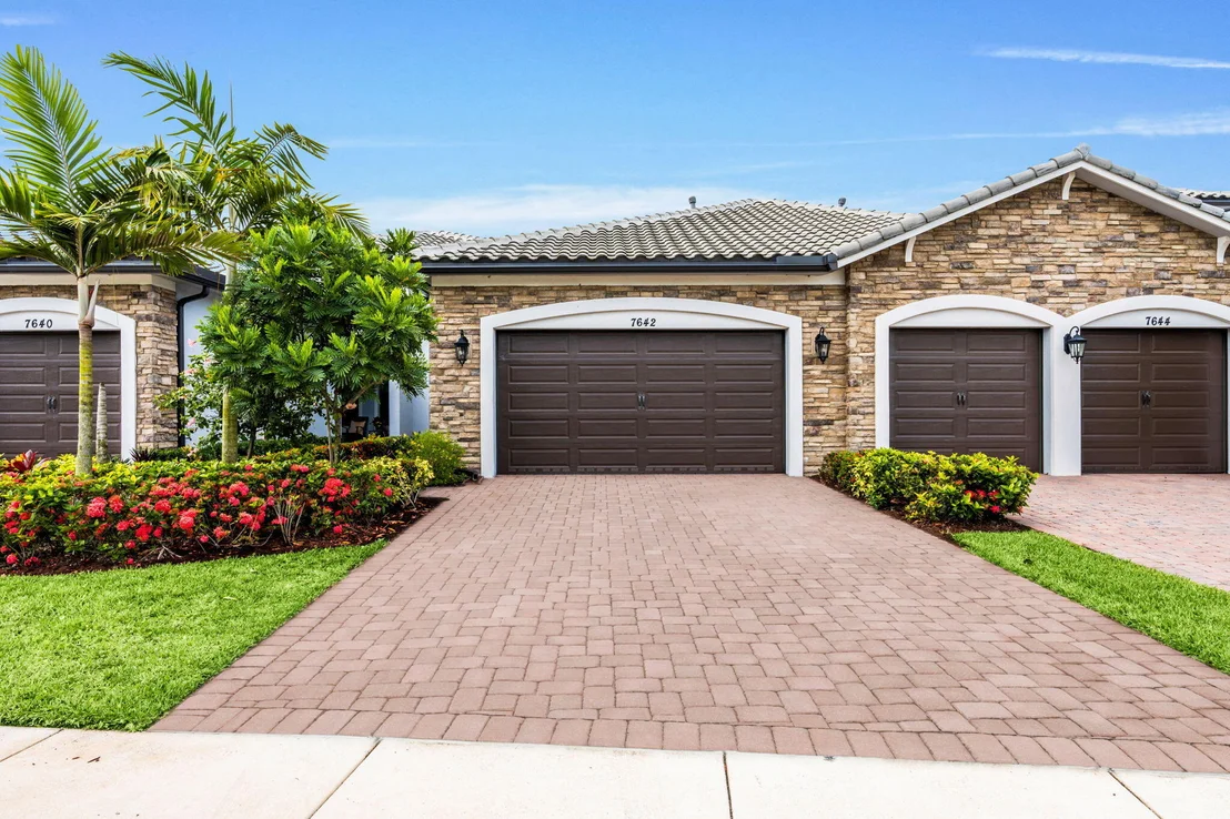 Photo of 7642 N Blue Spring Drive