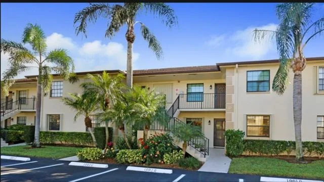Photo of Unit D at 1001 Pinecrest Circle