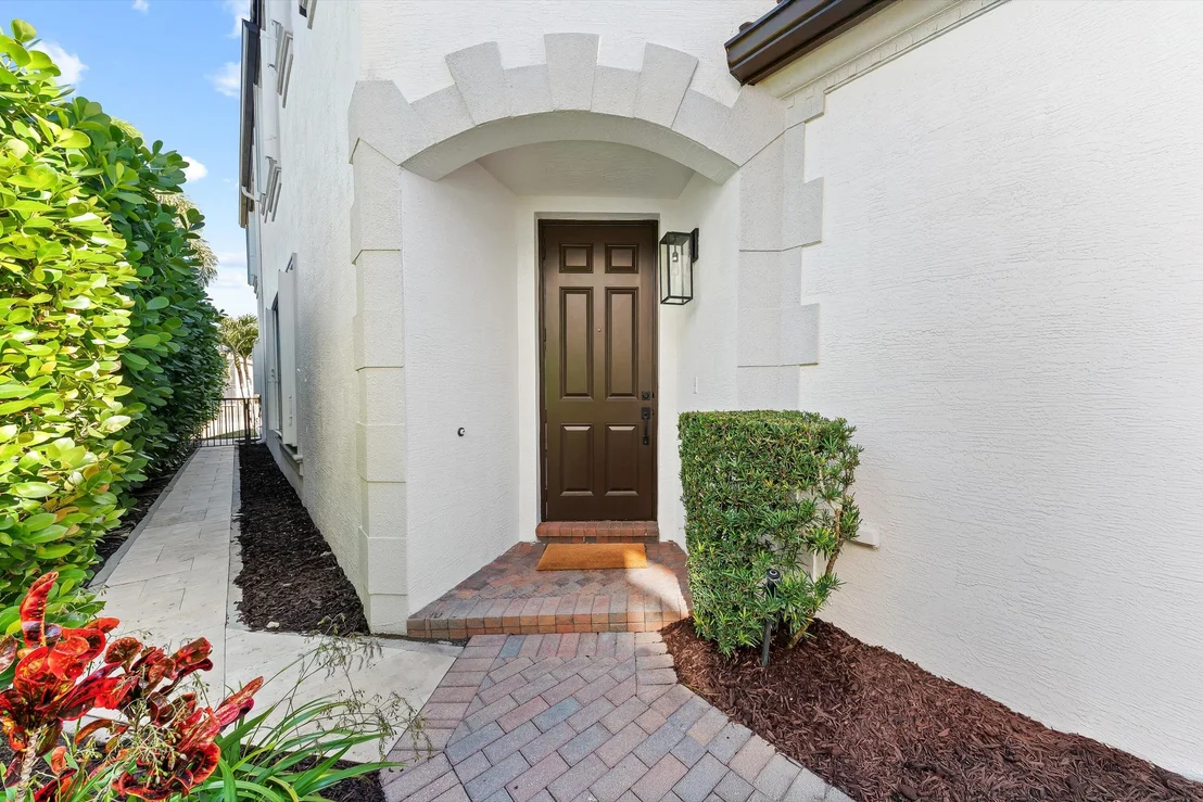 Photo of 9724 Phipps Lane
