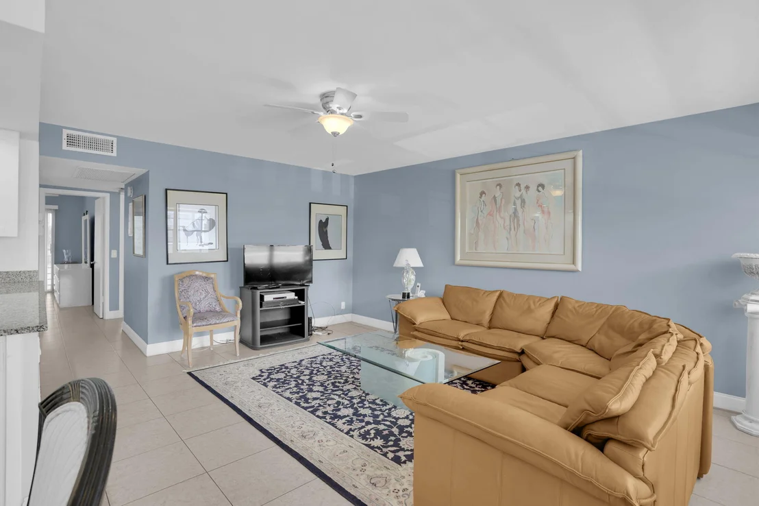 Photo of 2070 Exeter D
