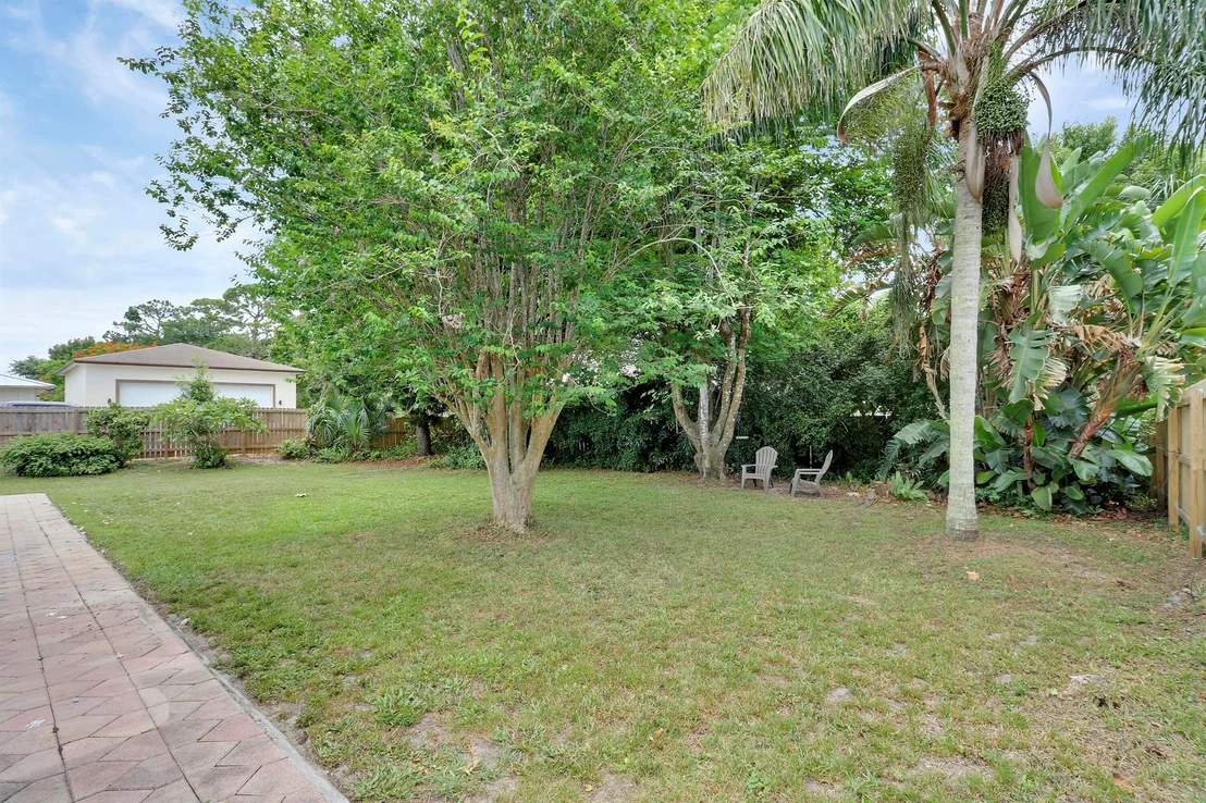 Photo of 612 Oak Ter Terrace