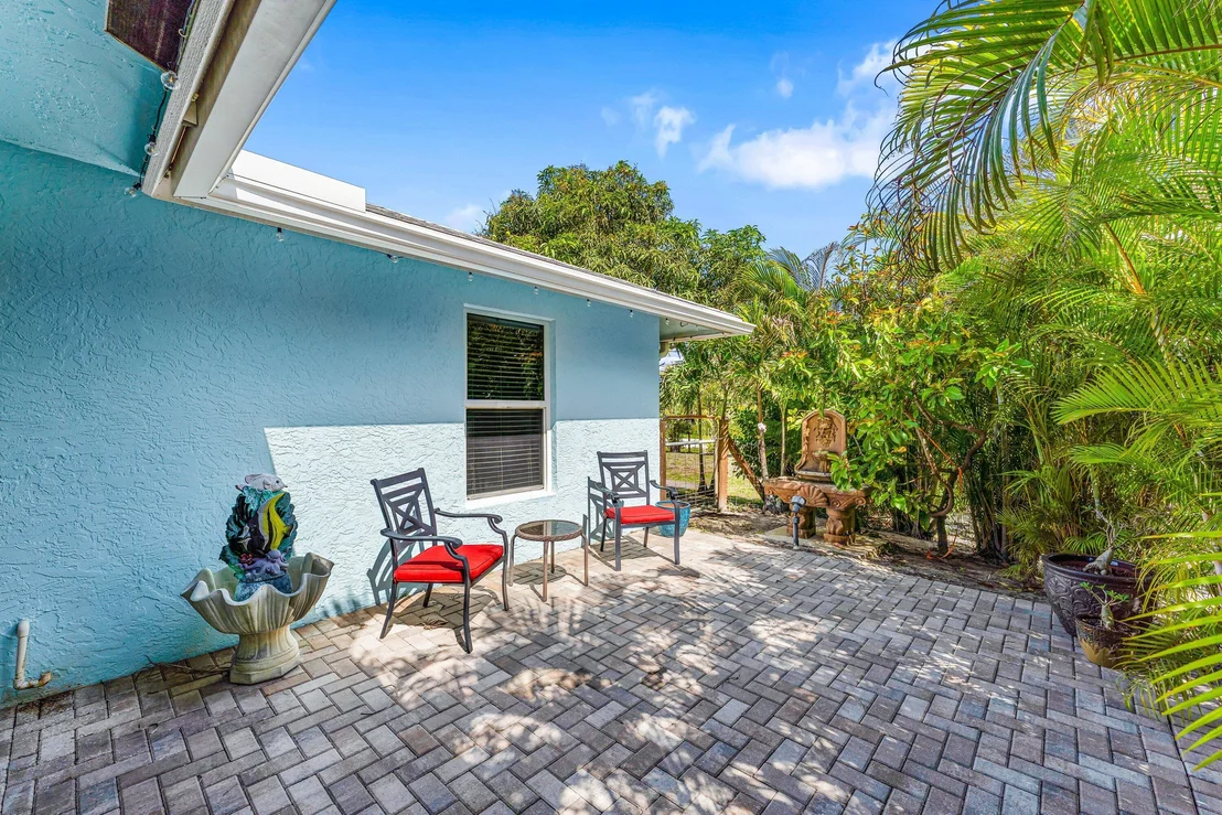 Photo of 4646 Calamondin Boulevard