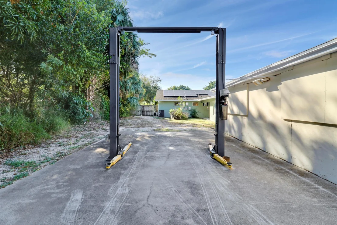 Photo of 2867 Oak Drive