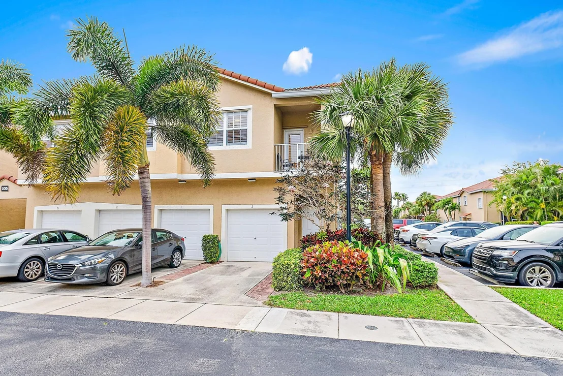 Photo of Unit J at 105 Lighthouse Circle