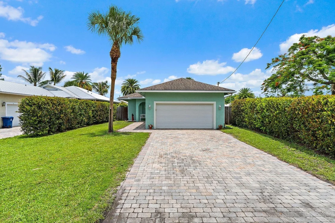 Photo of 17620 Cinquez Park Road W