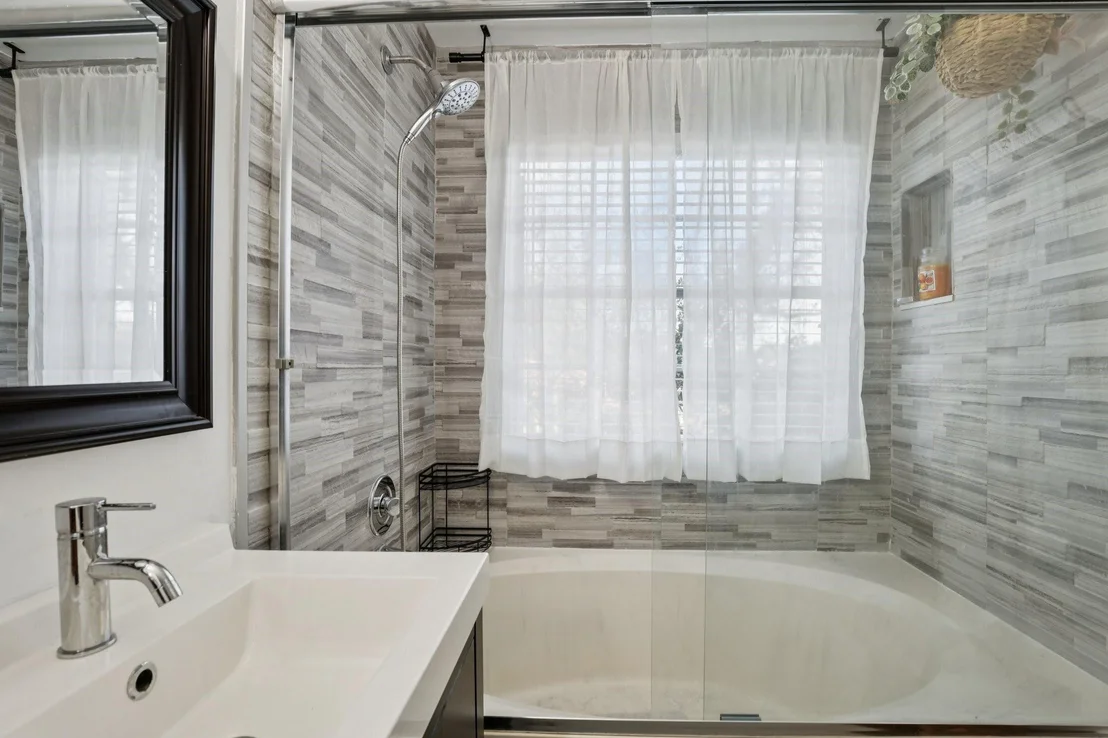 Photo of 972 Azure Lane