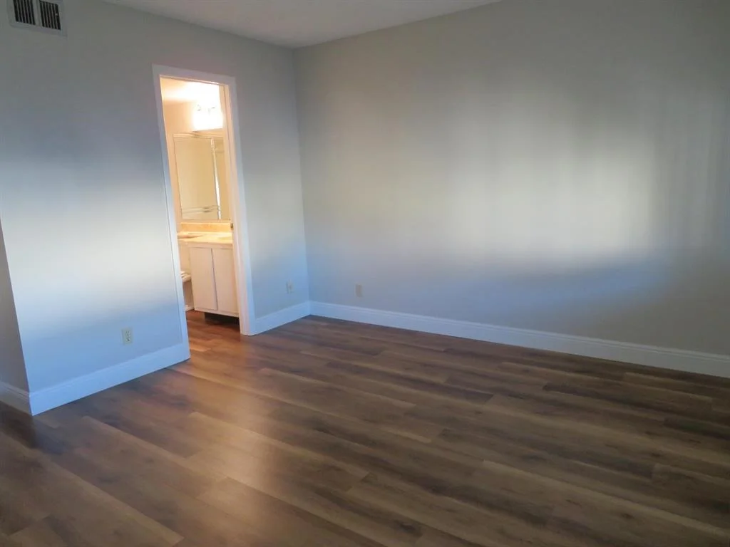 Photo of Unit D1 at 313 Knotty Pine Circle