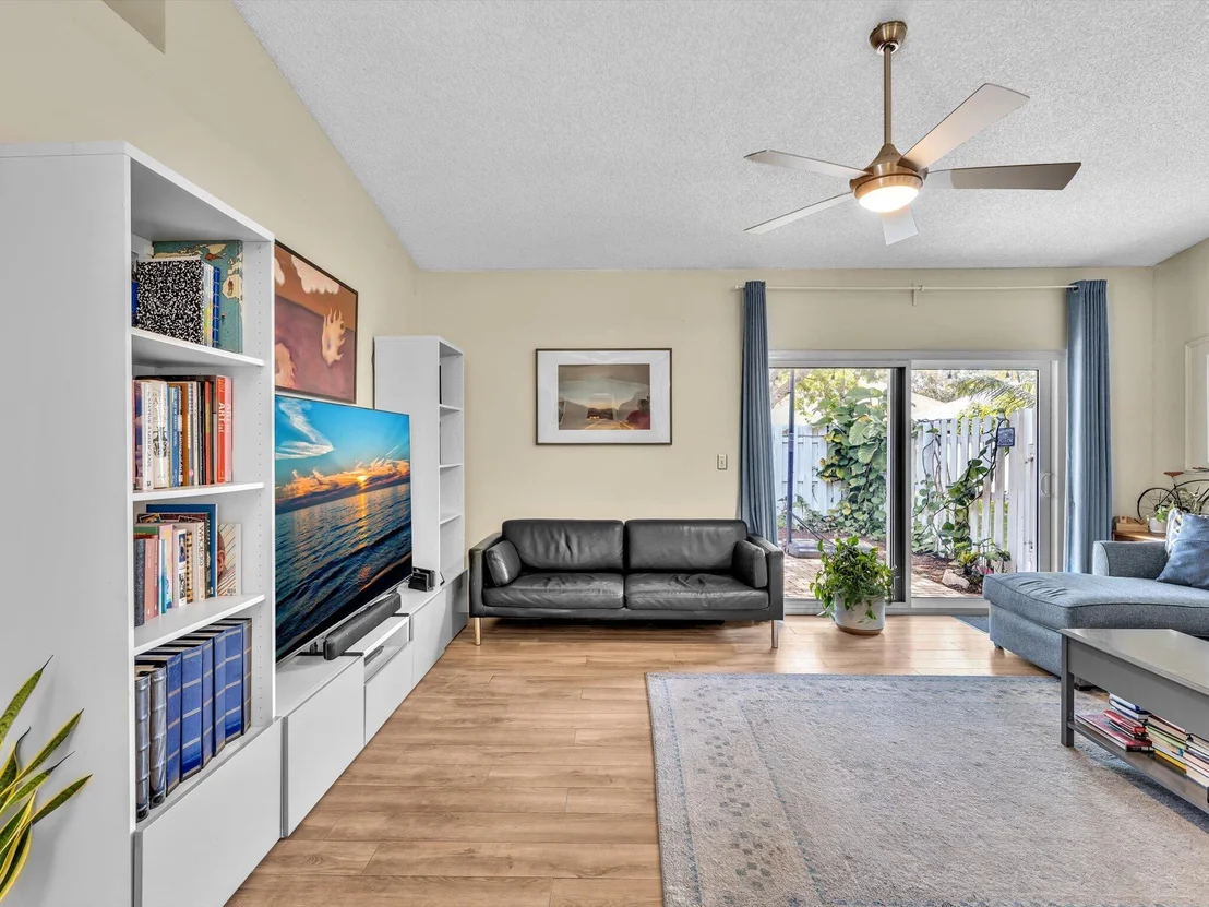 Photo of 8 Hawthorne Lane