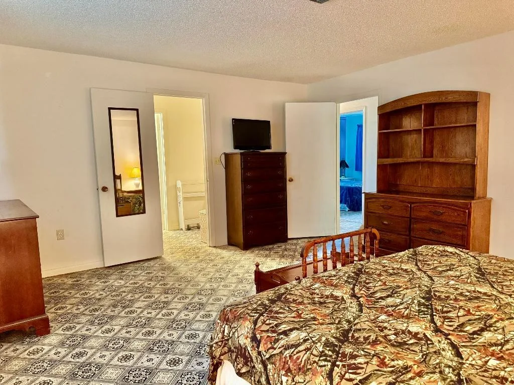 Photo of 1397 Lake Drive W