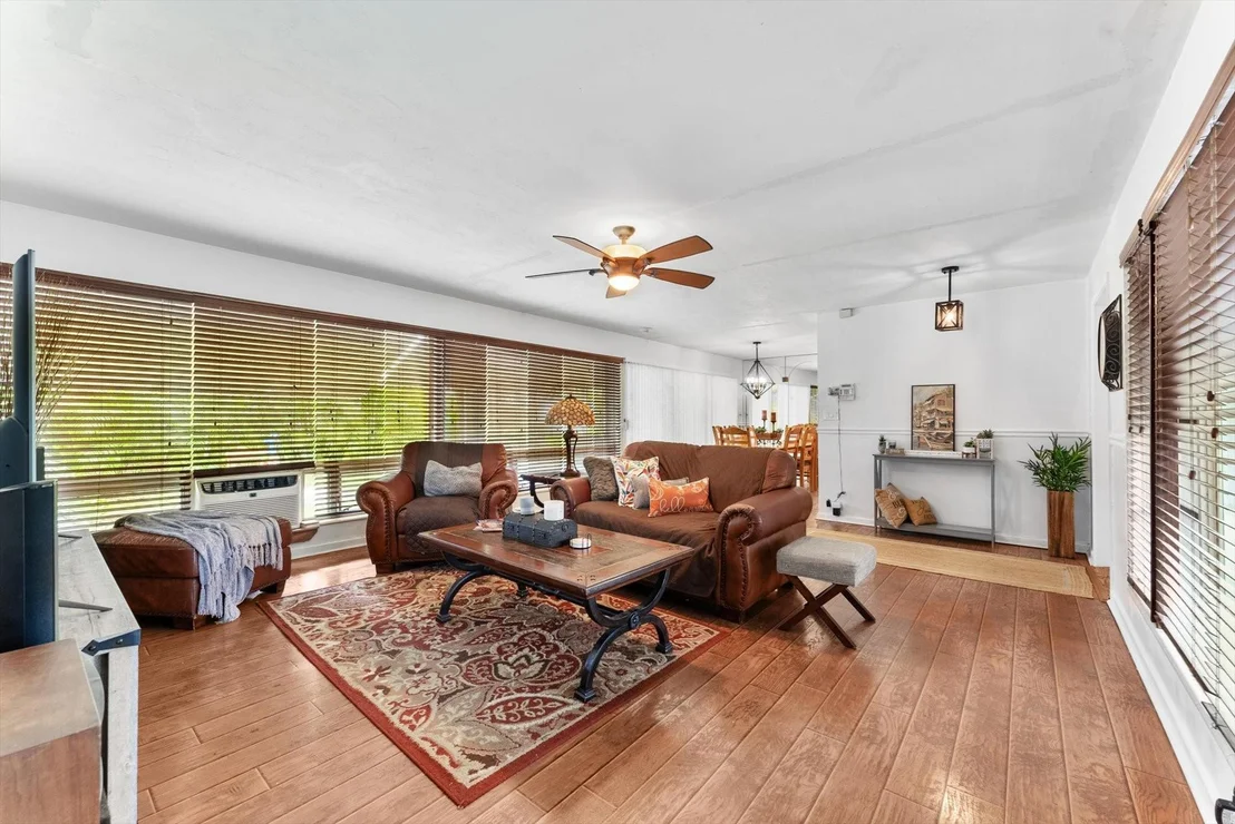 Photo of 1428 E River Drive