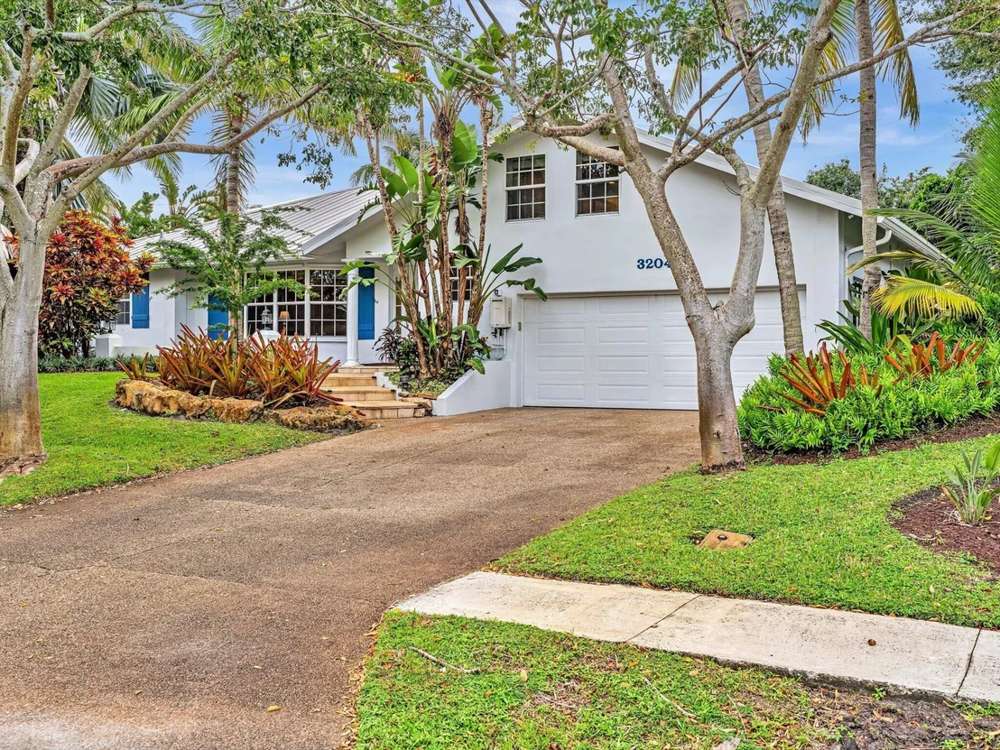 Photo of 3204 Lakeview Drive