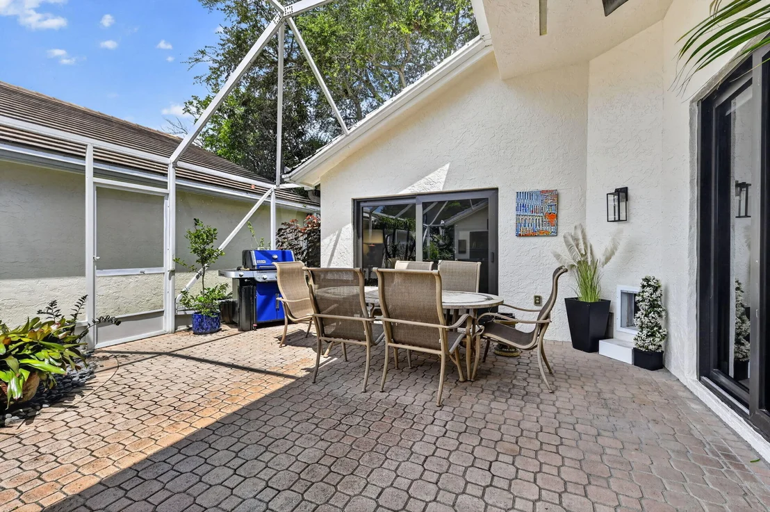 Photo of 2865 N Clearbrook Circle N