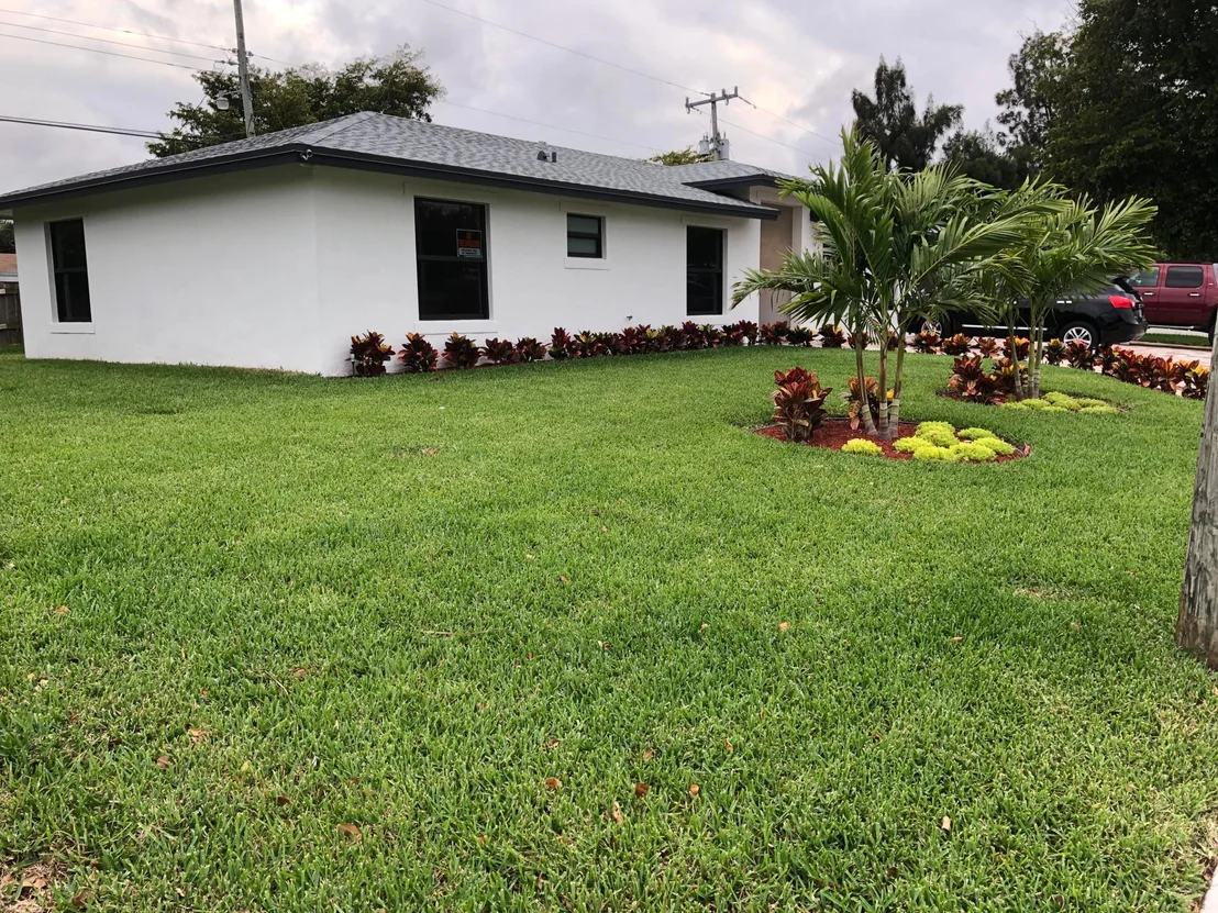 Photo of 2936 Summit Boulevard